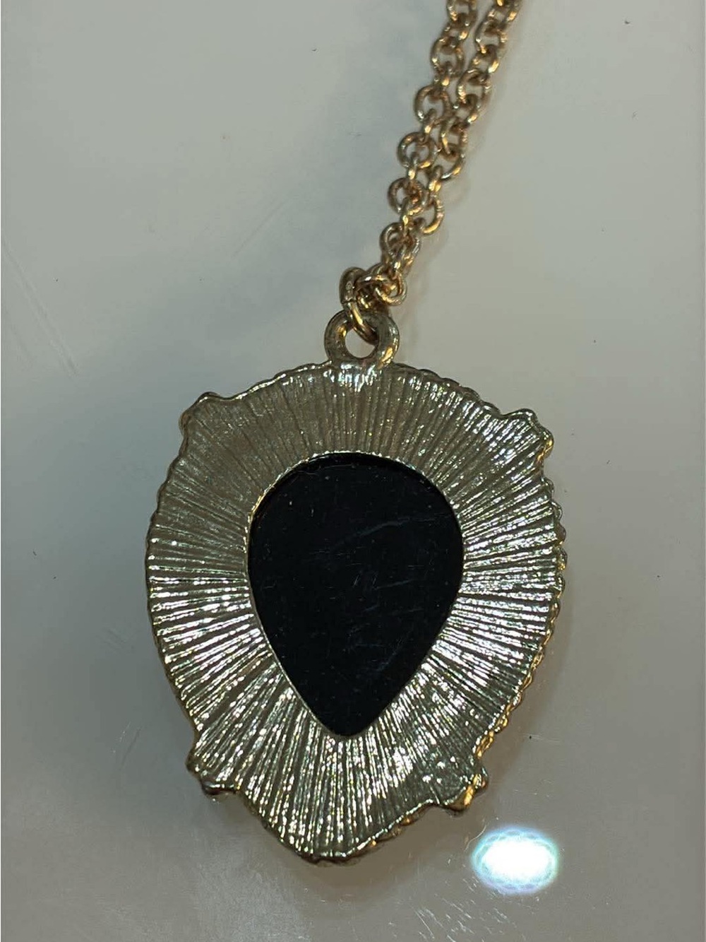 Gold-Frame Teardrop druzy pendant necklace - Gray Druzy - Picture 4 of 6